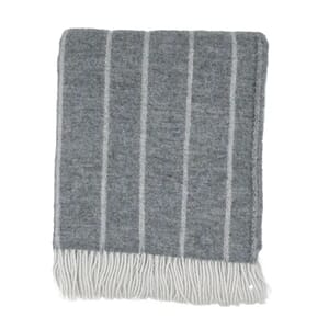 ULLPLEDD LINES GRÅ 130X200CM INKL. LOGOBRODERI I EN FARGE
